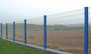  Сетчатый забор на участке в Феодосии