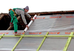  Монтаж изоляционных пленок на крыше в Феодосии